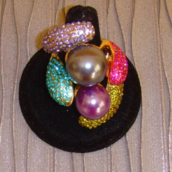 Multi-Colored Rhinestone and Faux Pear Cocktail Ring 5. 1/2 - Picture 8 of 14